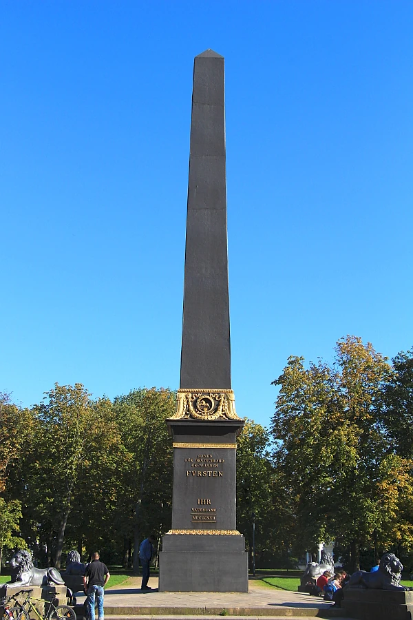 obelisk-am-löwenwall