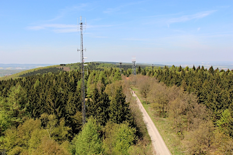 Blick vom Annaturm auf den Kammweg im Deister