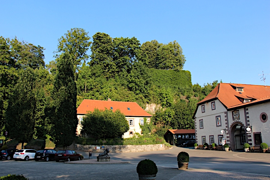 Die Kornbrennerei Hardenberg liegt zu Füßen der Burg Hardenberg