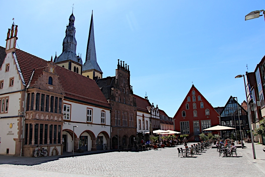 Blick auf Rathaus und Marktplatz