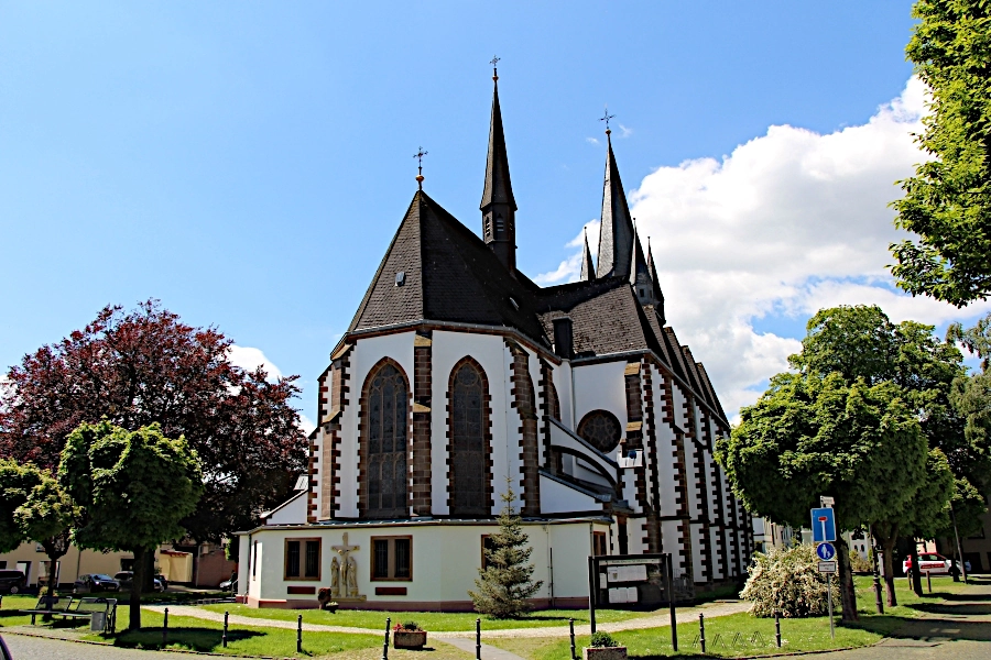 Die dreischiffige neugotische Hallenkirche St. Martin