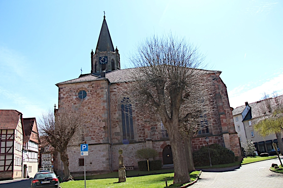 Der Bau der Stiftskirche St. Maria und Elisabeth begann im Jahre 1370 und war erst 1530 beendet
