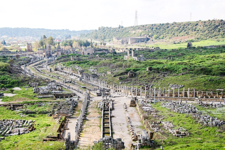 Die Ruinen der antiken Stadt Perge